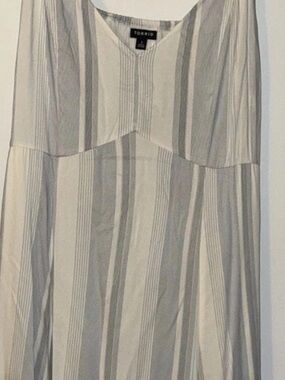 Torrid Cream and Light Gray Vertical Stripe Maxi Dress Sz 1